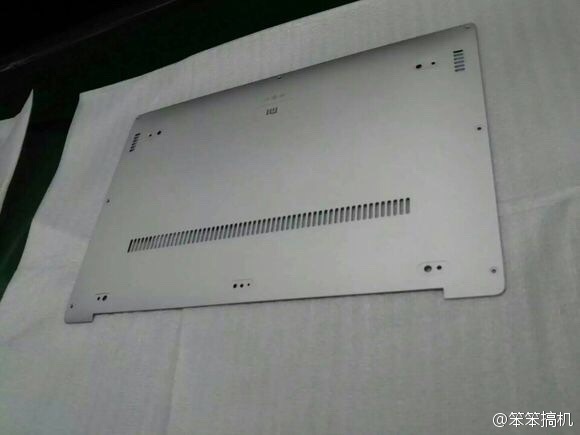 小米筆記本？看樣子面板是鋁模具